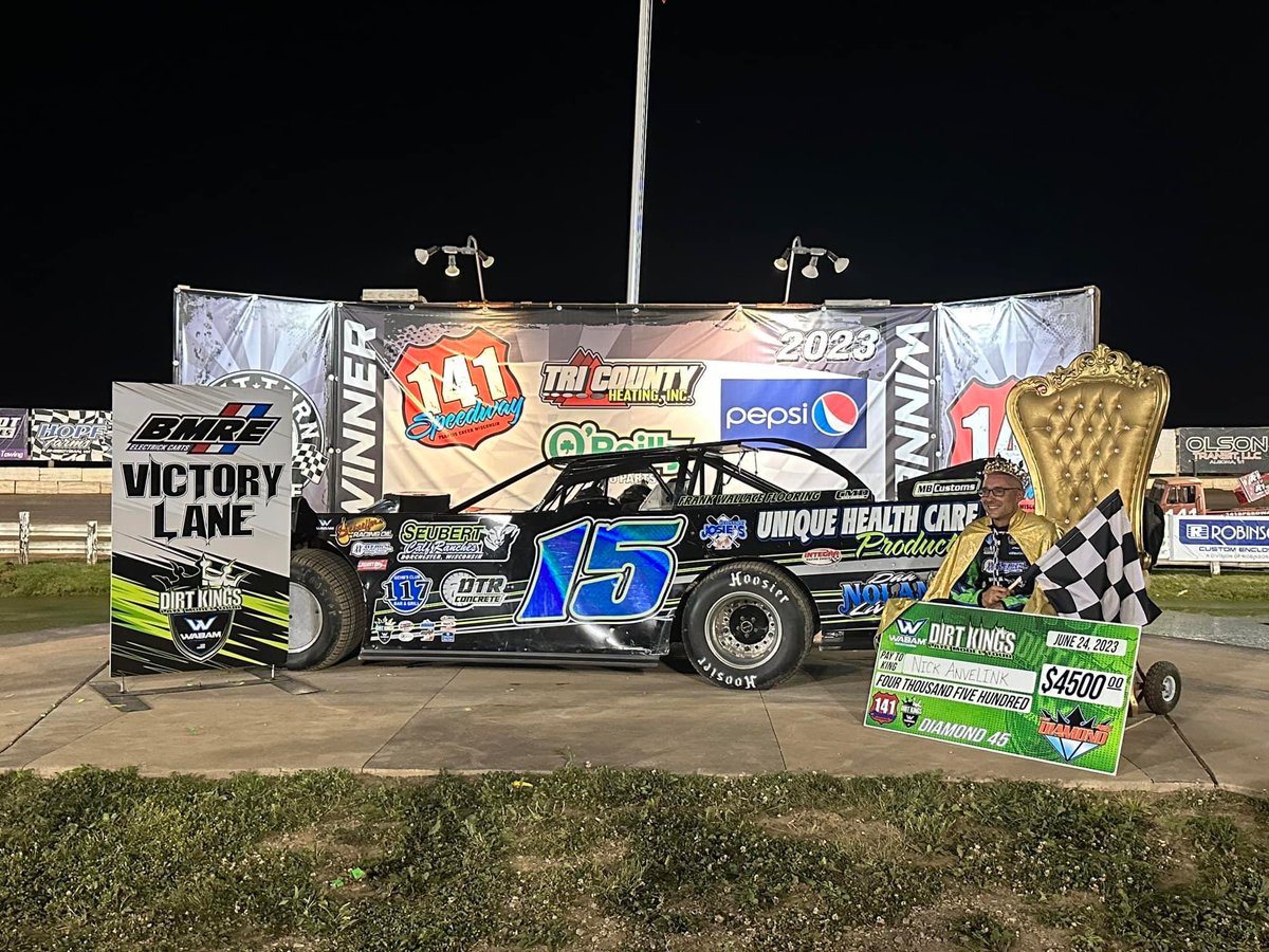 CompetitionWI's tweet image. Crowned the King👑 Congrats Nick Anvelink on the @DirtKingsTour win at @141speedway! We’re proud your Competition Specialists engine lead you to the crown🏁