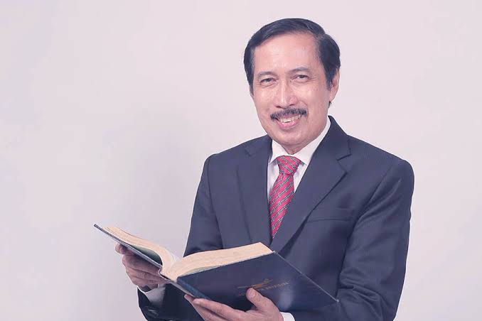 Musni Umar RAJA HOAX? Mengapa dipelihara timses Abas?

Beberapa kali Musni Umar, mantan rektor Ibnu Chaldun MENYEBAR HOAX di Media Sosial. Terbaru soal Foto HOAX Abas bersama Raja Salman

Padahal, gelarnya seorang Profesor bidang Sosiologi

Mari kita ulas lagi HOAX2 fenomenalnya