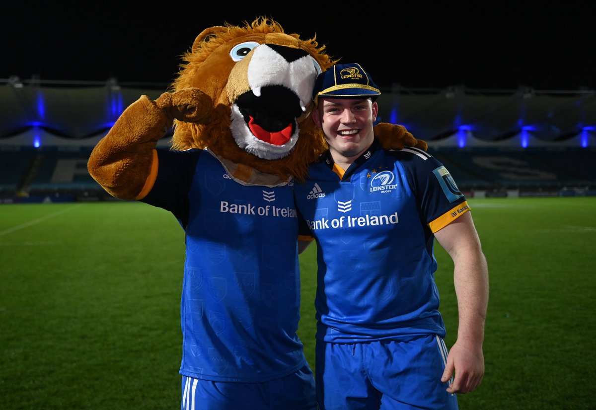Who is the first person to congratulate a new Leinster Rugby cap? 🤔

It's @LeinsterLeo, of course! 🦁

#PicOfTheDay #FromTheGroundUp