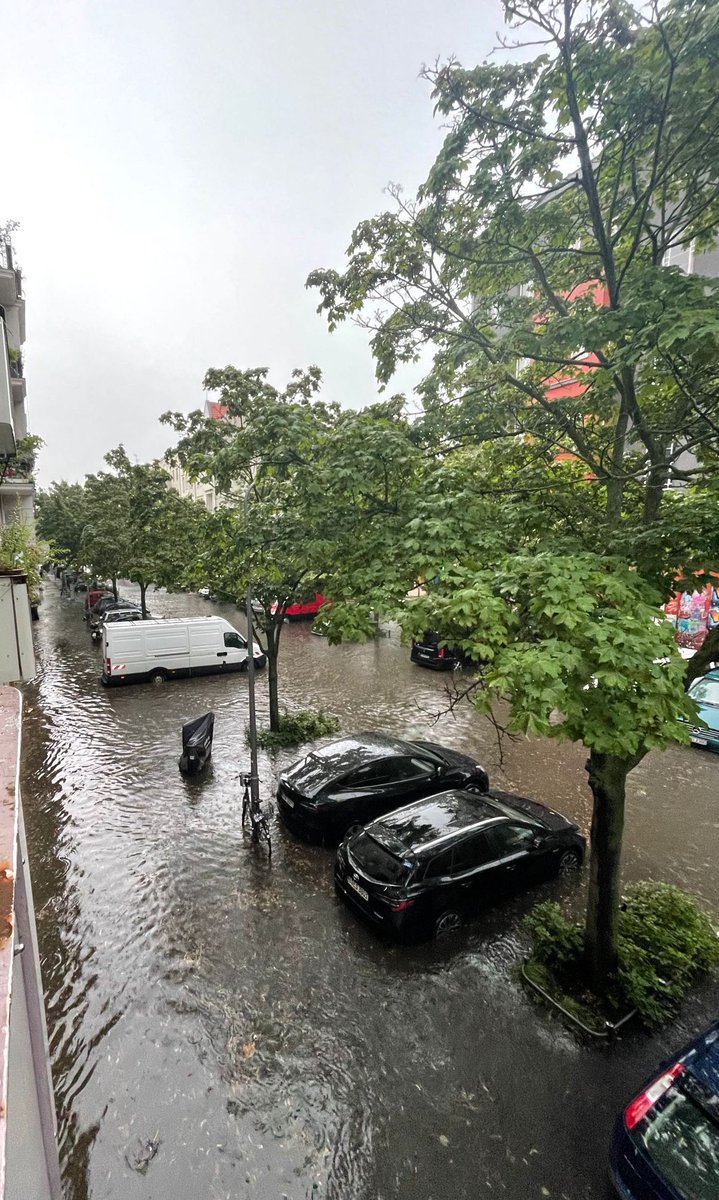 Alles schwimmt. 😳 #Berlin #Gewitter #Unwetter #Schöneberg