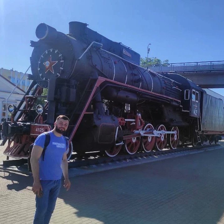 John_Klime's tweet photo. 🚂The "L" series Steam loco is so big that it doesn't fit in the frame! These locomotives are true legends. Well, I sincerely admire this locomotive.
#johnklimeinterpreter #johnklime #L #steam #locomotive #trip #legend #history #monument #polotsk #goodvibes #choice #tempore https://t.co/aa7pCNXmoL