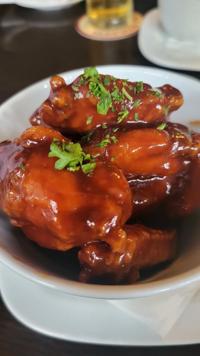 Delicious BBQ Chicken Wings from <a href="/ChesterBeattys/">Chester Beatty Inn</a> located in Ashford Co. Wicklow 😋 

Hands down my absolute favourite starter of all time 🫶 YUM 

#wicklow #ashford #chesterbeattysinn #starter #chickenwings #food #travel #visit #tourism #discoverwicklow #gardenofireland #ireland