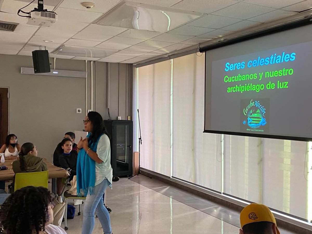 CuaRum's tweet photo. ✨Lunes de luz✨
Iniciando la semana en EduCUA 2023 acompañadxs por la luminosa artista y educadora Yasmin Hernandez. 
Taller de arte bioluminiscente “Seres celestiales cu cubanos”. https://t.co/ahISd4UJSa