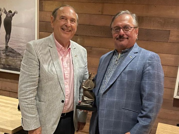 June 22 we bid farewell to two of our long-standing directors - past President Andriy Hladyshevsky, K.C., and First VP Gordon Gordey. Grateful for their tremendous contribution to building a permanent endowment fund and legacy of the Ukrainian community for future generations.