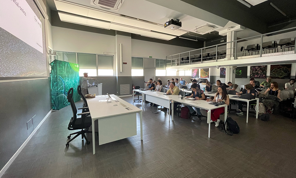 This week at EMBL Rome we’re hosting our first EMBO Practical Course!

Participants started their journey in the world of imaging-based spatial-omics, with hands-on practicals covering every step from sample prep to data analysis.

#EMBOSpatialOmics

embl.org/about/info/cou…