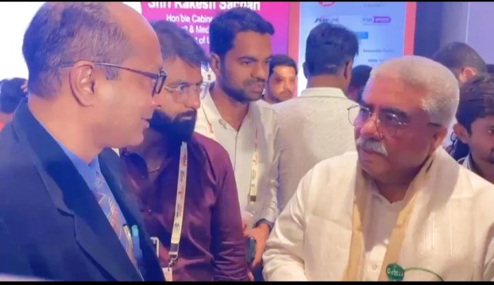 It was a pleasure discussing #ODOP solutions to the challenges faced by @upmsme Department's regarding #Marketing #Branding & Quality Management with the Hon'ble Cabinet Minister Shri @RakeshSachan_ Ji. Sir gladly invited us to CM Office on the occasion of #MSMEDay tomorrow.