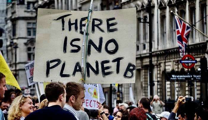 A NEW SOCIAL CONTRACT IS URGENT #ClimateCrisis #inequality #SocialJustice #Future #NewSocialContract #URGENT @GretaThunberg @Climate__Clock @ClimateReality @CAMBI0CLIMATIC0 

The idea of ​​American exceptionalism is so deeply rooted globally that the possibility of the extinction…