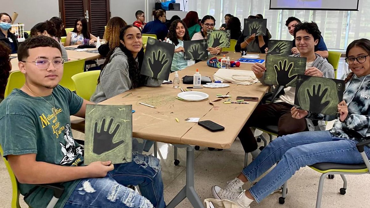 CuaRum's tweet photo. ✨Seres de luz✨
Trabajos de la primera parte del taller a cargo de nuestra entusiasta colaboradora, Yasmin Hernandez.
#educua2023
#endireccionalauniversidad
#porlajusticiaeducativa https://t.co/7bAse4OJXm