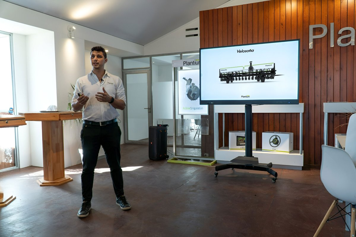 🚜Un “delivery” a campo: el novedoso sistema de alquiler de sembradoras que se presentó en Agroactiva.

👉Compartimos nota de <a href="/infocampoweb/">Infocampo</a> realizada a Esequiel Milazzo: n9.cl/infocampo

#Plantium #SomosPlantium #InfoCampo #velosofia #agroactiva