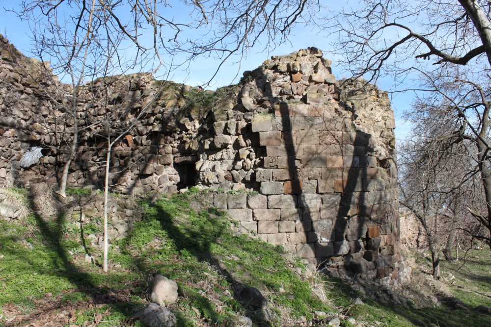 Ahlat Sahil Kalesi keşfetmeden ölme 💙 
#Bitlis #keşfetmedenölme #castle #Turkey #Travel #photooftheday #travelblogger #visit