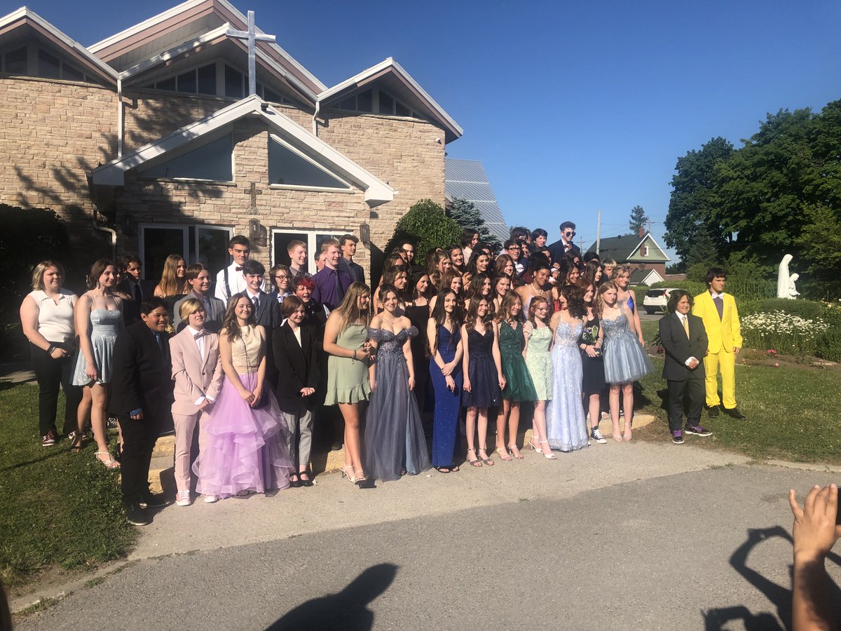 Congratulations to our Grade 8 Graduates! You are an incredible group of students and we wish you all a wonderful experience in High School!