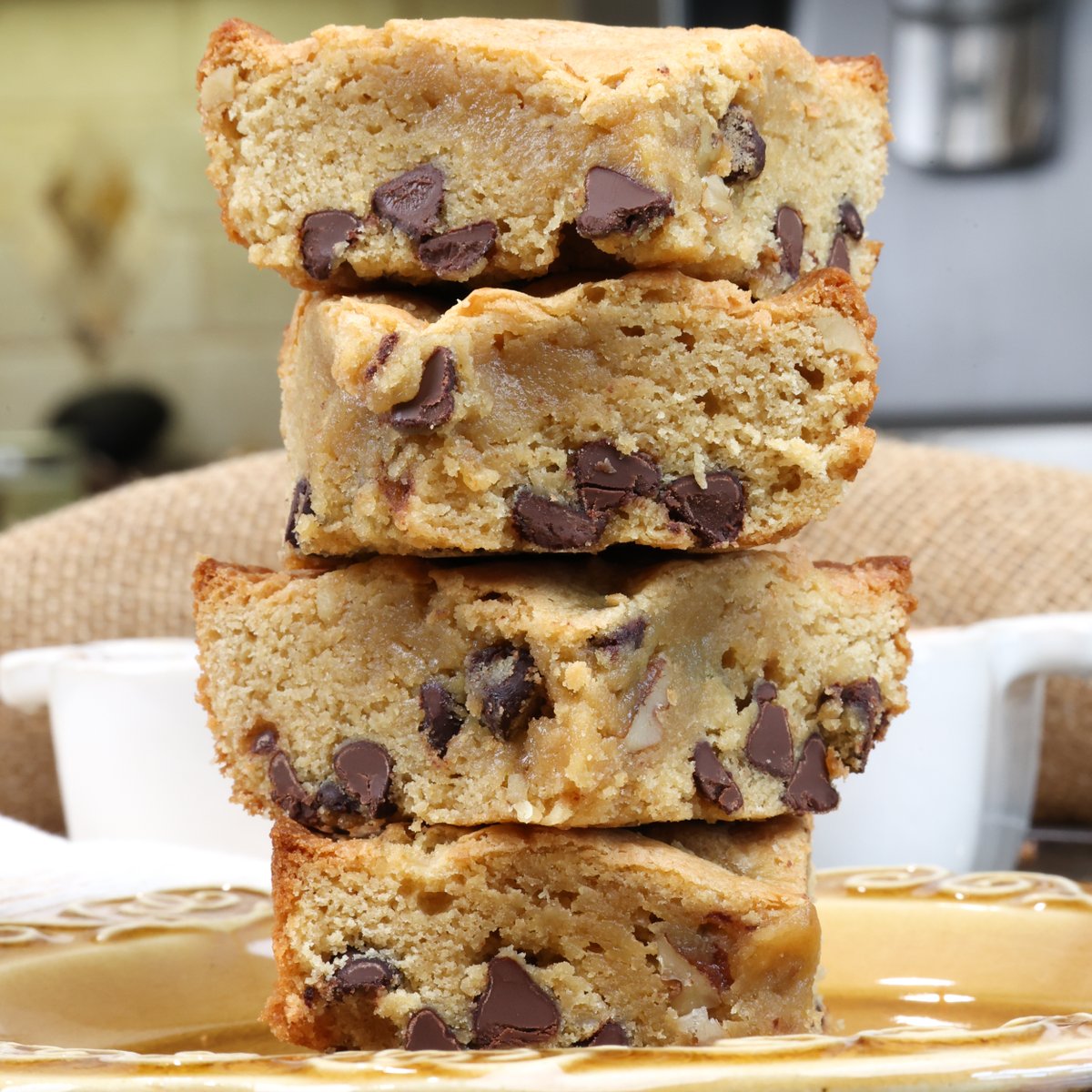 OneDishKitchen's tweet image. Delight in baking our Small Batch Blondies! Satisfy your sweet cravings with this rich, chewy, easy-to-follow blondie recipe, perfect for smaller households! onedishkitchen.com/blondies-recip… #smallbatchbaking #cookingforone #dessert