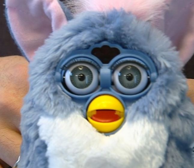 INA.fr on X: Furby, cette petite peluche interactive aux yeux globuleux,  est de retour. Vendue à plus de 40 millions d'exemplaires, elle avait fait  son apparition à la fin des années 1990.