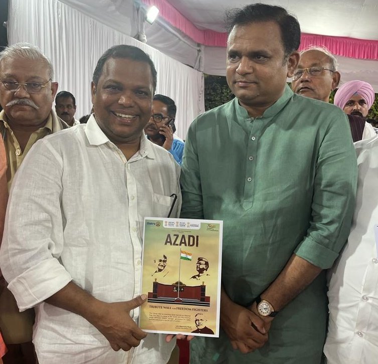 raj360degree's tweet photo. Honored to meet Maharashtra Speaker Rahul Narwekar ji. Three locations have been finalized in Maharashtra for the construction of TRIBUTE WALL: Mumbai, Nagpur and Pune. Glad to announce that our Sar Changa Salak Mohan Bhagawat ji will be there for the Bhumi Pujan ceremony, Nagpur https://t.co/bt9vLP3e3l