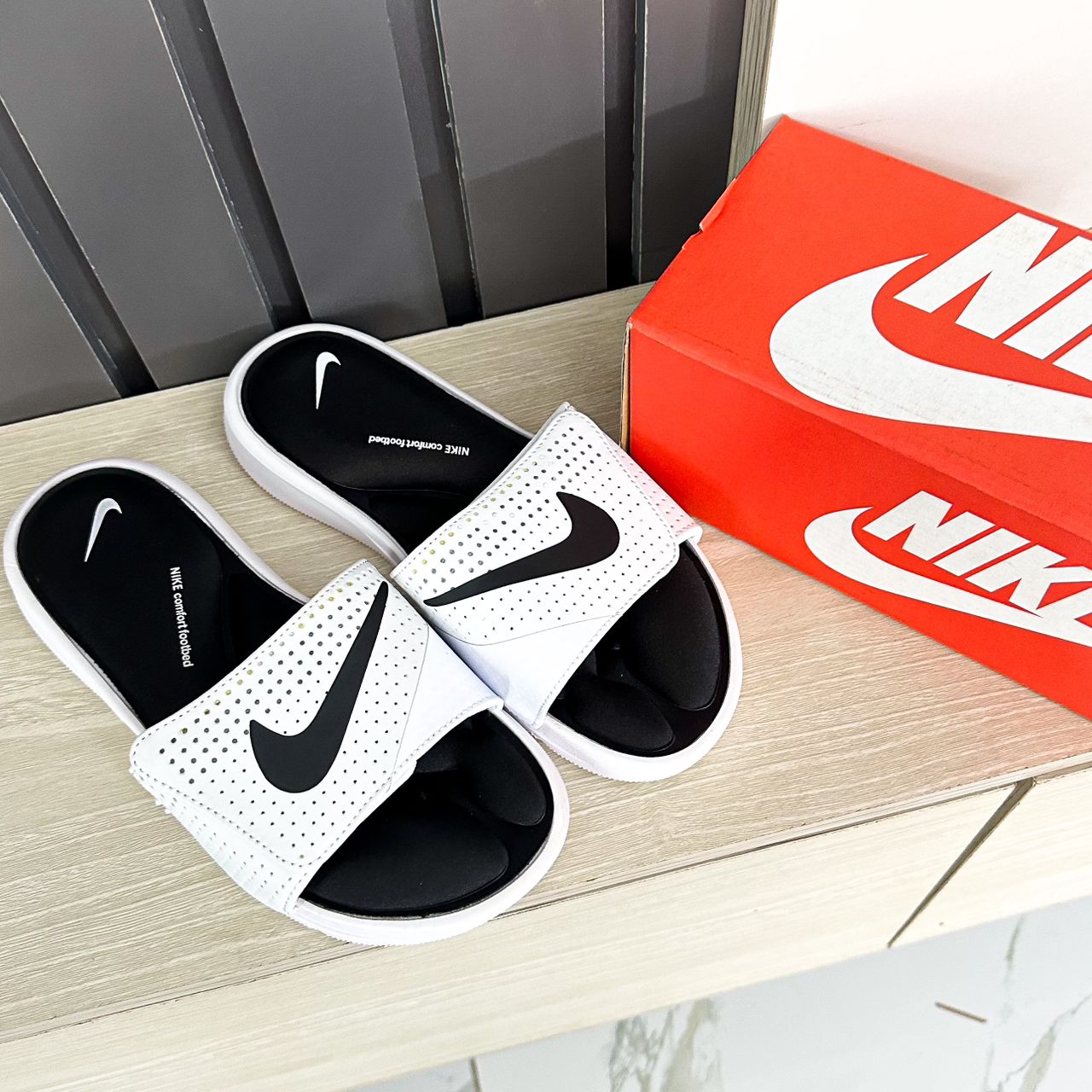 248 on X: "NIKE COMFORT FOOTBED SLIDES NOW AVAILABLE IN STORE 👟: 40 - 45 🏷️: 23k(Naira) 🚚: Nationwide Delivery Send a DM or click https://t.co/aRphXweJGC to place your https://t.co/TWWHlYZvYc" /