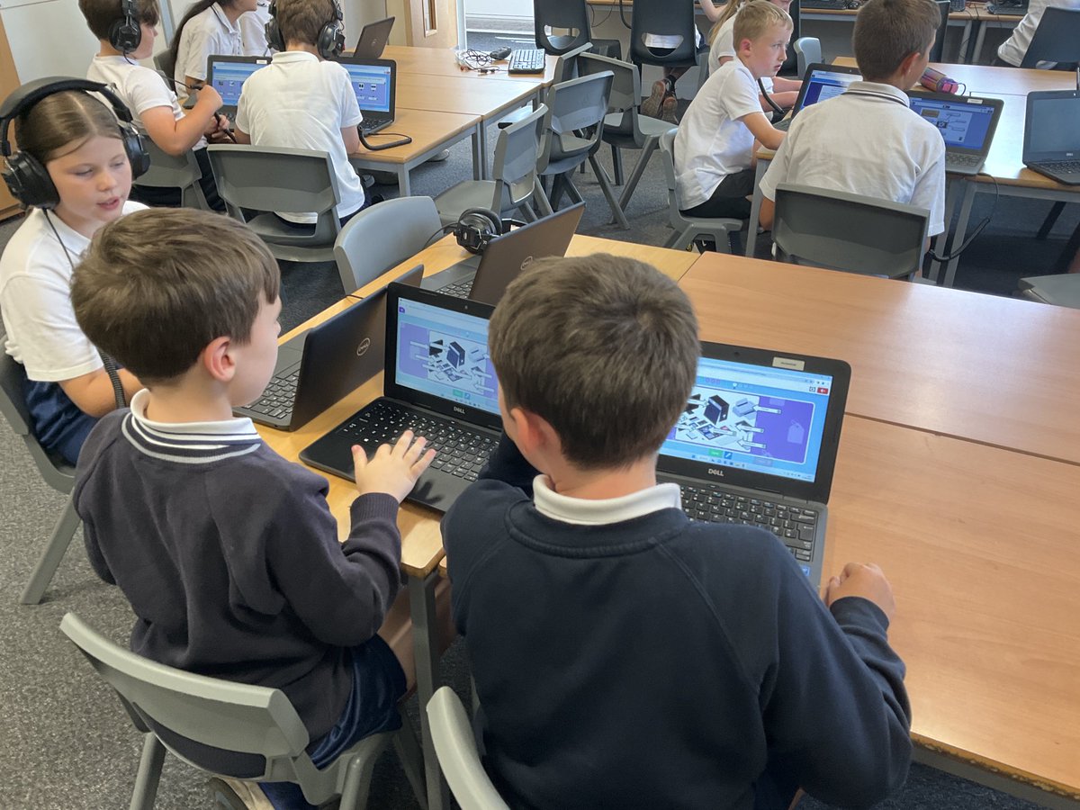 FPS_Computing's tweet image. Year 4 tested themselves on their knowledge of a computer’s hardware. They identified the component and peripheral parts. 🥳