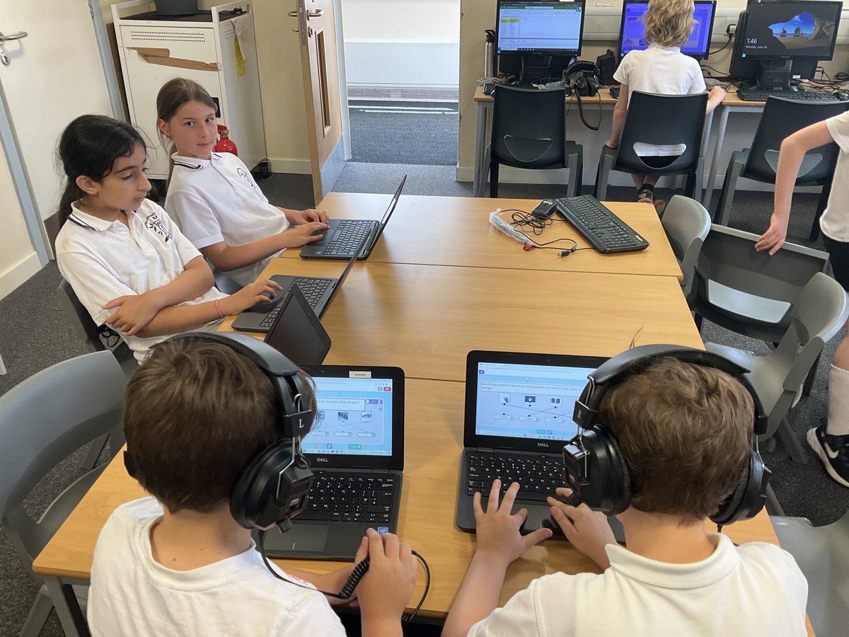 FPS_Computing's tweet image. Year 4 tested themselves on their knowledge of a computer’s hardware. They identified the component and peripheral parts. 🥳