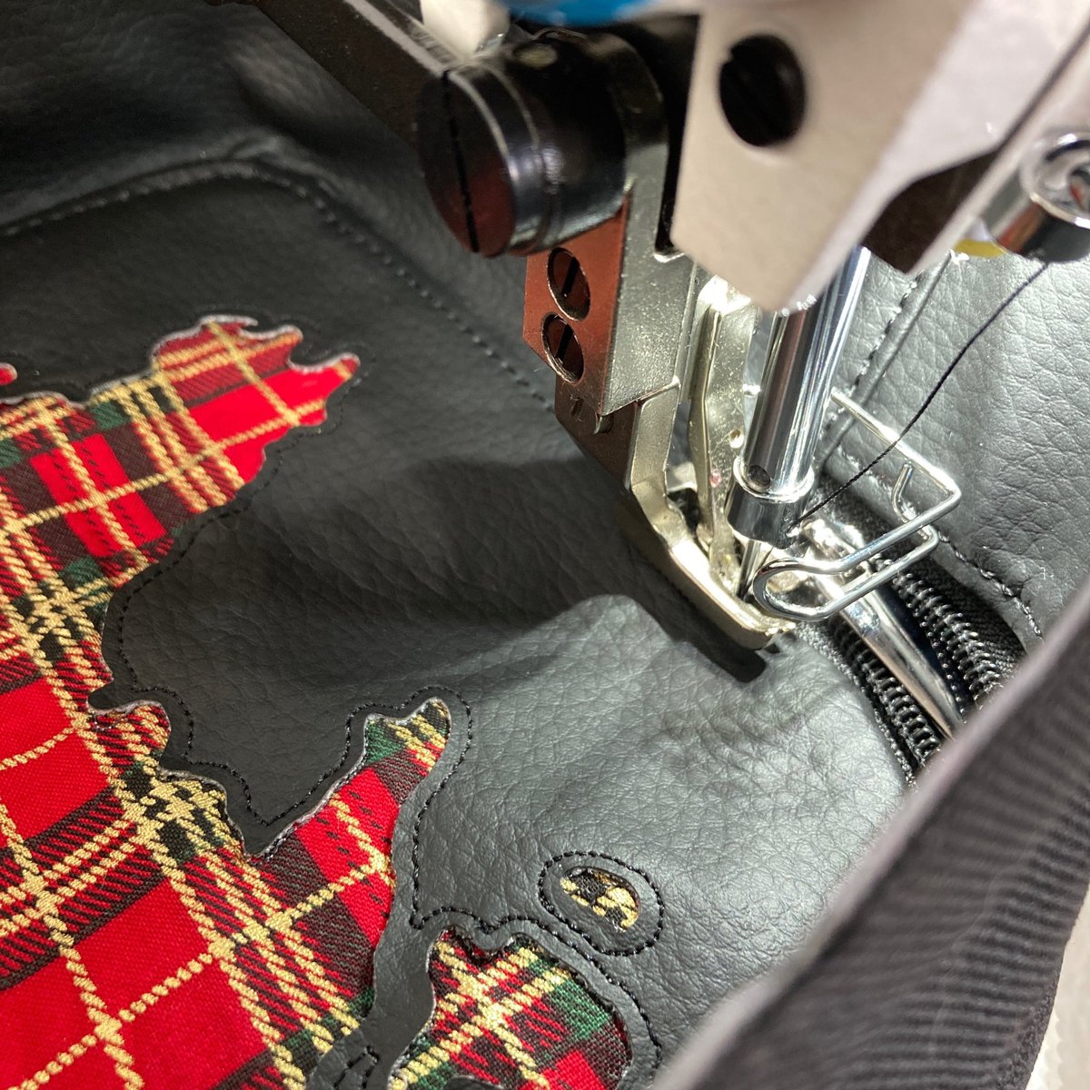 emmaeasteruk's tweet photo. π΄σ §σ ’σ ·σ ¬σ ³σ Ώ Embrace your Welsh spirit and support independent businesses with our Map of Wales Mini Sling Bag that's handcrafted to order in the Rhondda.
https://t.co/YoUS0qOqYG
#MadeinWales #WelshCulture #HandcraftedGoodness
#FashionForward https://t.co/qx85aD1DiC