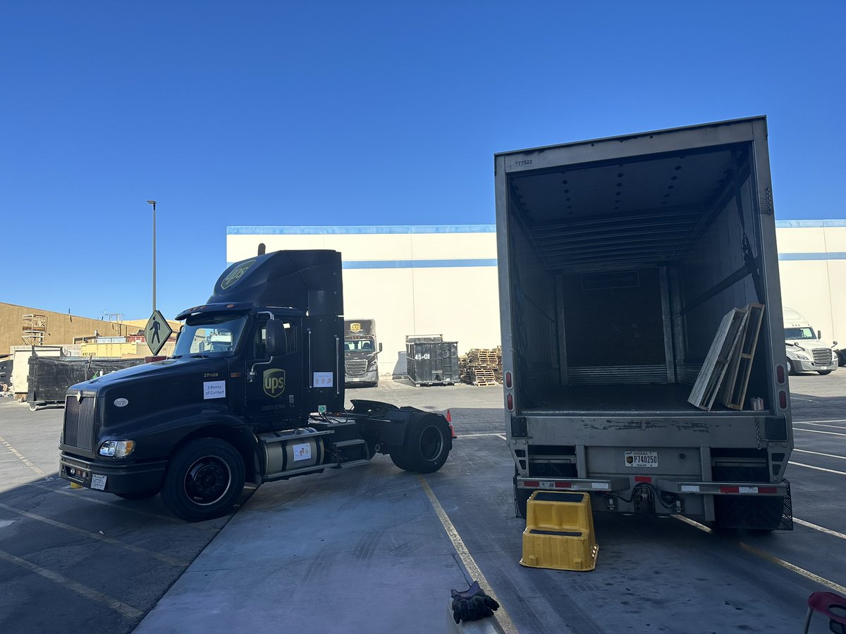 Safe Jake (@jake_safe) on Twitter photo When entering your tractor or entering a trailer to remove trash/pallets, use 3 POINTS OF CONTACT. 2 hands 1 foot 🖐️🤚🦶, 2 feet 1 hand 🦶🦶🖐️.
<a href="/FeederVegas/">VegasFeederSafety</a> When entering your tractor or entering a trailer to remove trash/pallets, use 3 POINTS OF CONTACT. 2 hands 1 foot 🖐️🤚🦶, 2 feet 1 hand 🦶🦶🖐️.
<a href="/FeederVegas/">VegasFeederSafety</a>