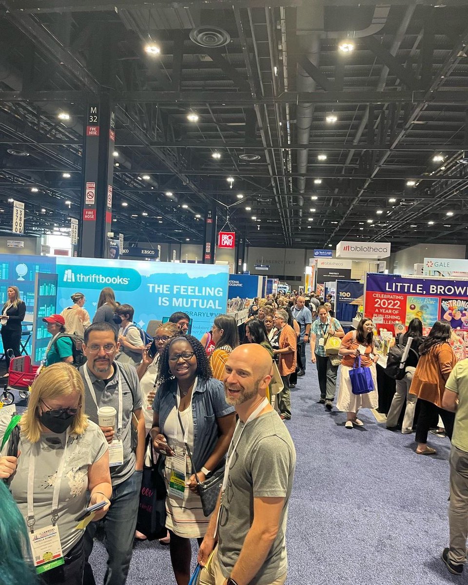 liv_lyme's tweet photo. @ALALibrary conference in Chicago. Librarians from all over 🌎 stood in line for signed copy of @ButSheLooksFine to take back to their library. Education is key in fight against TBDs. Libraries now will have her book, more people will learn from her 11yr battle against TBDs💚📖 https://t.co/78SQQOst9M