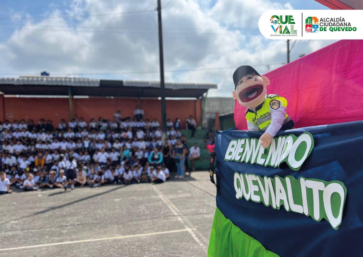 QUEVIAL_EP's tweet photo. #QUEVIALEP || El departamento de Educación Vial conformado por Agentes Civiles de Tránsito, realizó una campaña de #SeguridadVial en la escuela "Fausto Molina".

🎭 La Activación contó con: actuación de títeres, concursos y mensajes sobre las señales de tránsito. https://t.co/8ZdH6QQDZZ