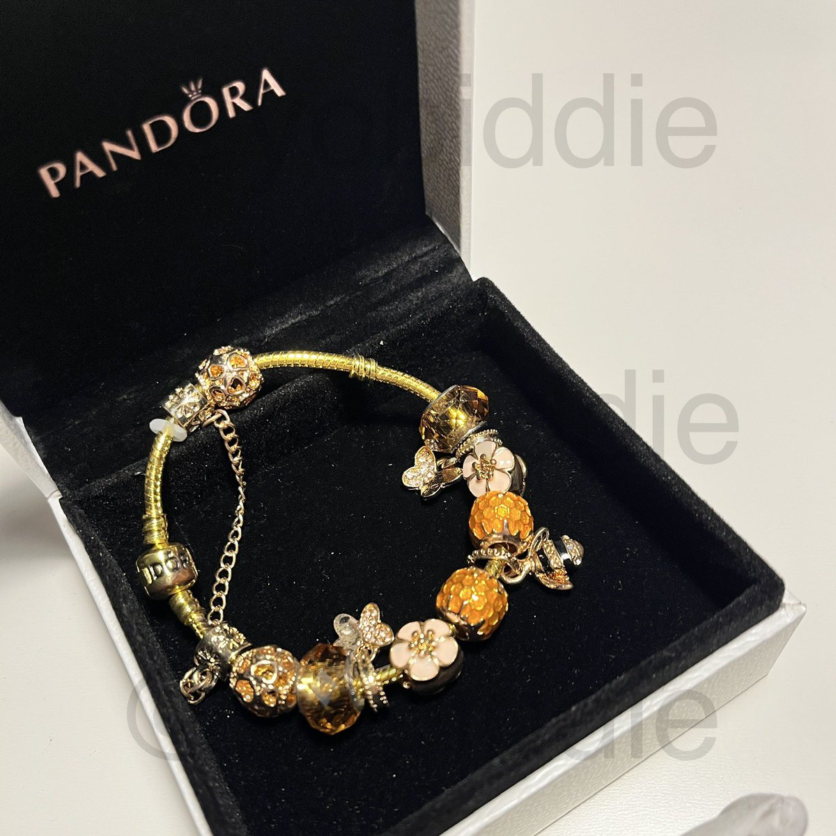 yobuddie's tweet image. ❕ส่งต่อ pandora ไม่แท้

- Gold / Rose Gold
- ขายคู่
- มีกล่องมีถุง (พต.ได้)
- 750฿ รวมส่ง
- mention / dm 🤍

#PandoraThailand  #pandora #pandorath #pandoraมือสอง #ส่งต่อpandora #แพนโดร่า #แพนโดร่ามือ2 #แพนโดร่ามือสอง #ส่งต่อแพนโดร่า