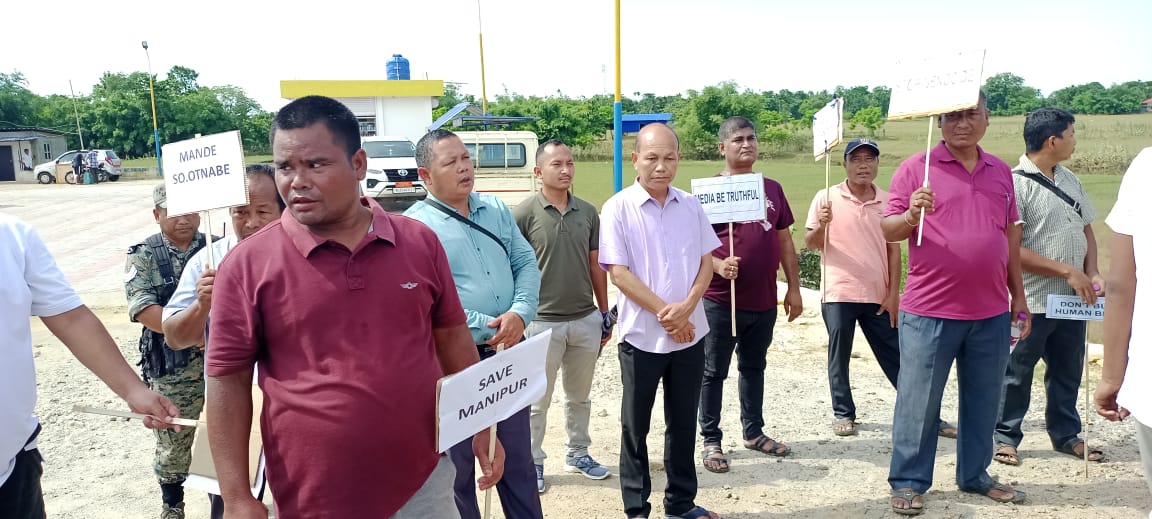 nppmeghalaya's tweet photo. The participation of our Hon'ble MLA underlines the government's commitment to promoting peace and unity in Manipur, emphasizing the importance of resolving conflicts and promoting communal harmony.
#NPPleadership https://t.co/dFKDwHWpxr