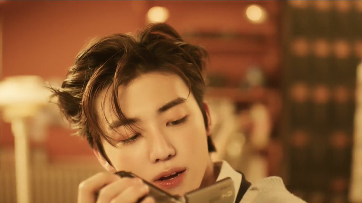 ไม่คิดว่าจะมาลุคผมดำจริงๆ เซอร์ไพรส์มาก โคตรรรรรรหล่อออออออ