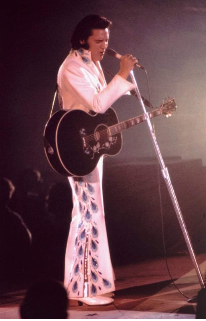 June 26,1974 Elvis Wearing Peacock 🦚 Suit. Louisville, Kentucky..🦚⚡#ElvisHistory