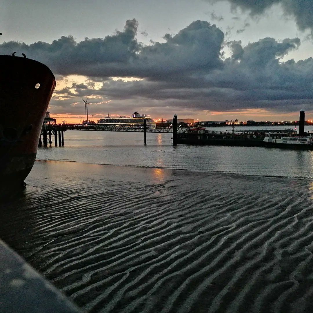 It was beautiful down by the river last night. #Gravesend #RiverThames #ThamesEstuary #NaturePhotography