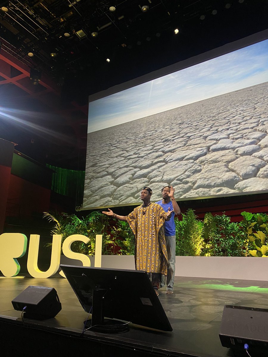 Sur scène <a href="/USIEvents/">USI Events</a> : de la danse et du storytelling.  #USI2023