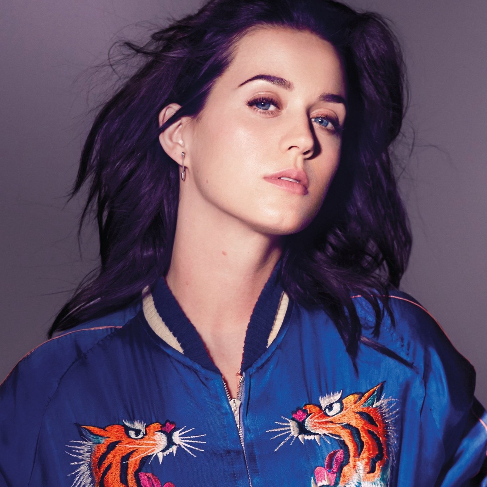 Roar by Katy Perry has now surpassed 900 MILLION streams on