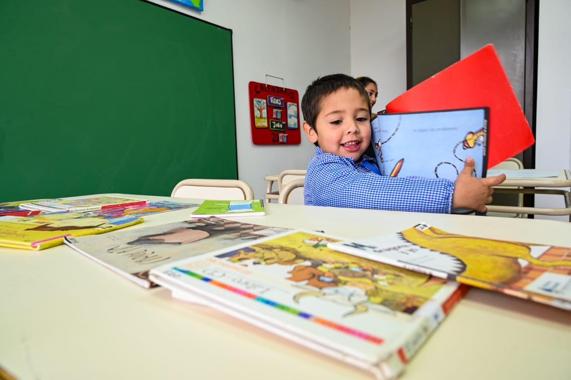 ¡El jardín N°902 de #FlorentinoAmeghino ya abrió sus puertas!❤️🙌

Otra obra que reactivamos y finalizamos para cumplir el #DerechoALaEducación de las y los bonaerenses más chiquitos.

Ya llevamos 165 edificios educativos finalizados desde el inicio de nuestra gestión. Con…