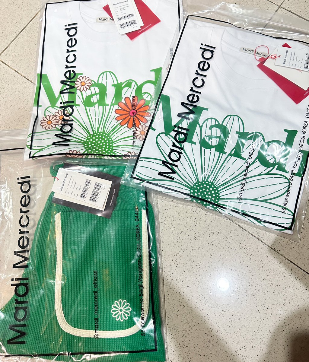 🚨พร้อมส่ง  Mardi 🌼TSHIRT FLOWERMARDI 
สินค้าเข้าแล้ว

เสื้อSize : รอบอก 42ยาว 29.5 นิ้ว 

✅Line <a href="/Niftyshop/">nifty shop</a> (สอบถาม+ สั่งซื้อสินค้า)
❇️รับบัตรเครดิต +3%
❇️มีชำระปลายทาง 

#mardikorea #mardi #พรีเกาหลี #พร้อมส่ง #เสื้อเกาหลี  #mardiพร้อมส่ง #เสื้อยืดเกาหลี