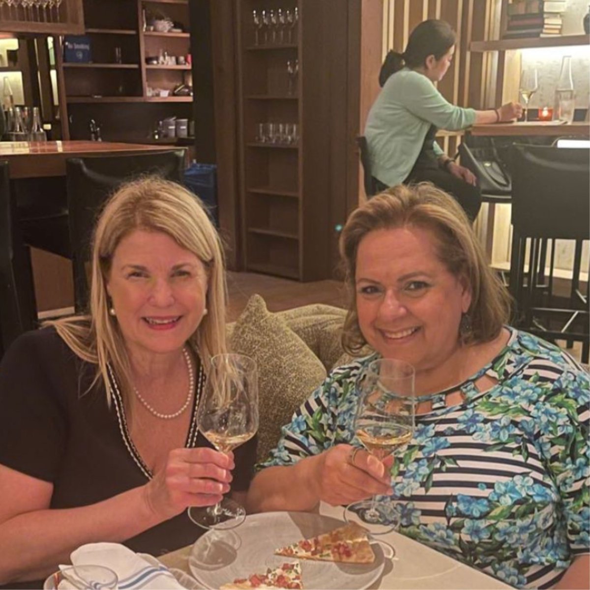 Cheers to my dear foodie friend <a href="/CaravelleChamp/">Rita Jammet</a> and her wonderful La Caravelle Champagne! So fun to meet at <a href="/sohmbar/">Aldo Sohm Wine Bar</a> 🥂