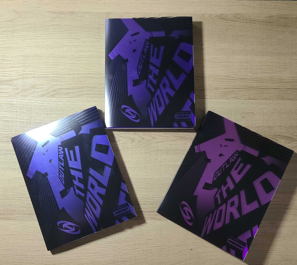 FLASH #GIVEAWAY! We're giving away the full set of #ATEEZ's new EP #OUTLAW, PCs included. To enter: 1. Follow us @krazemag 2. Retweet this tweet 3. Winner will be announced Friday, June 30 at 11:30 EST Good luck! #BOUNCY #에이티즈 @ATEEZofficial