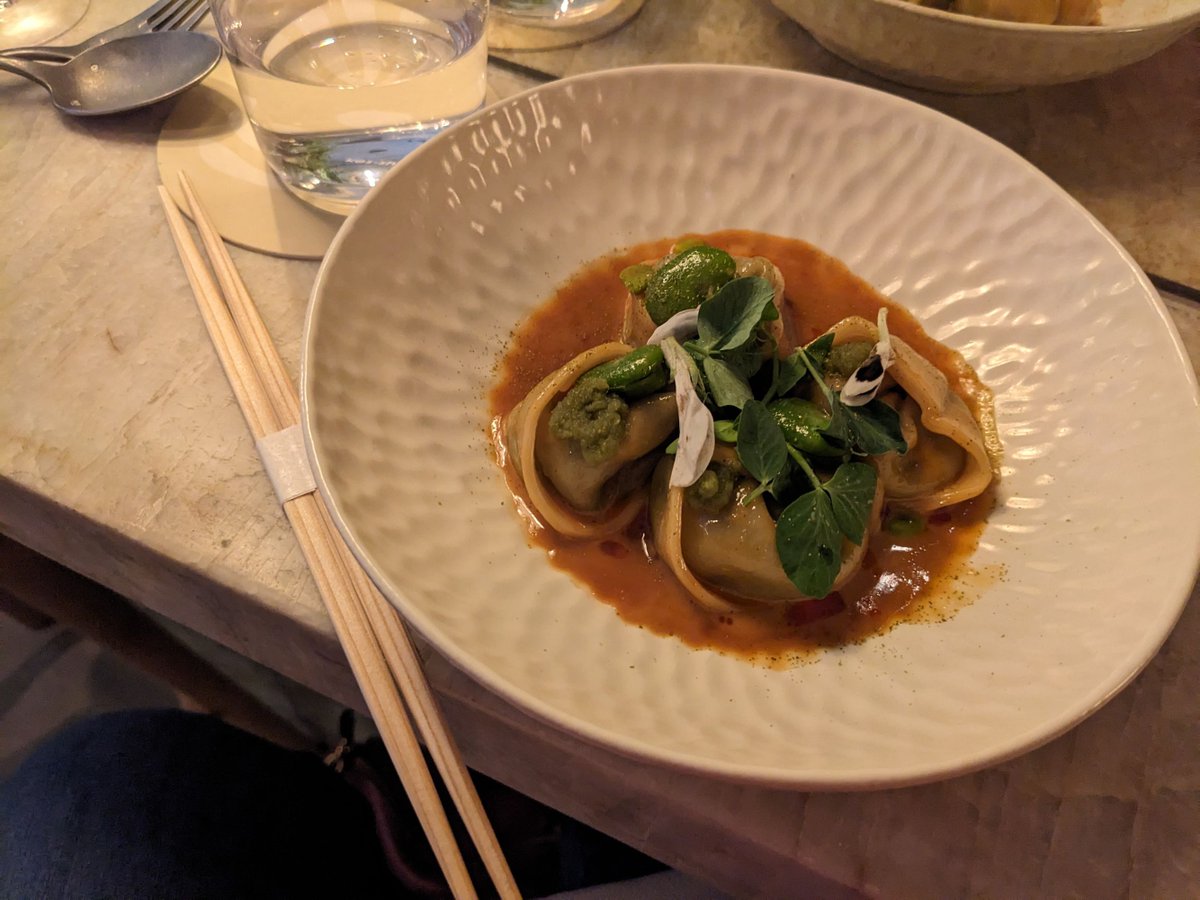 Crop tops, stellar dumplings, and $24 wines in a tight squeeze ny.eater.com/2023/6/26/2377…