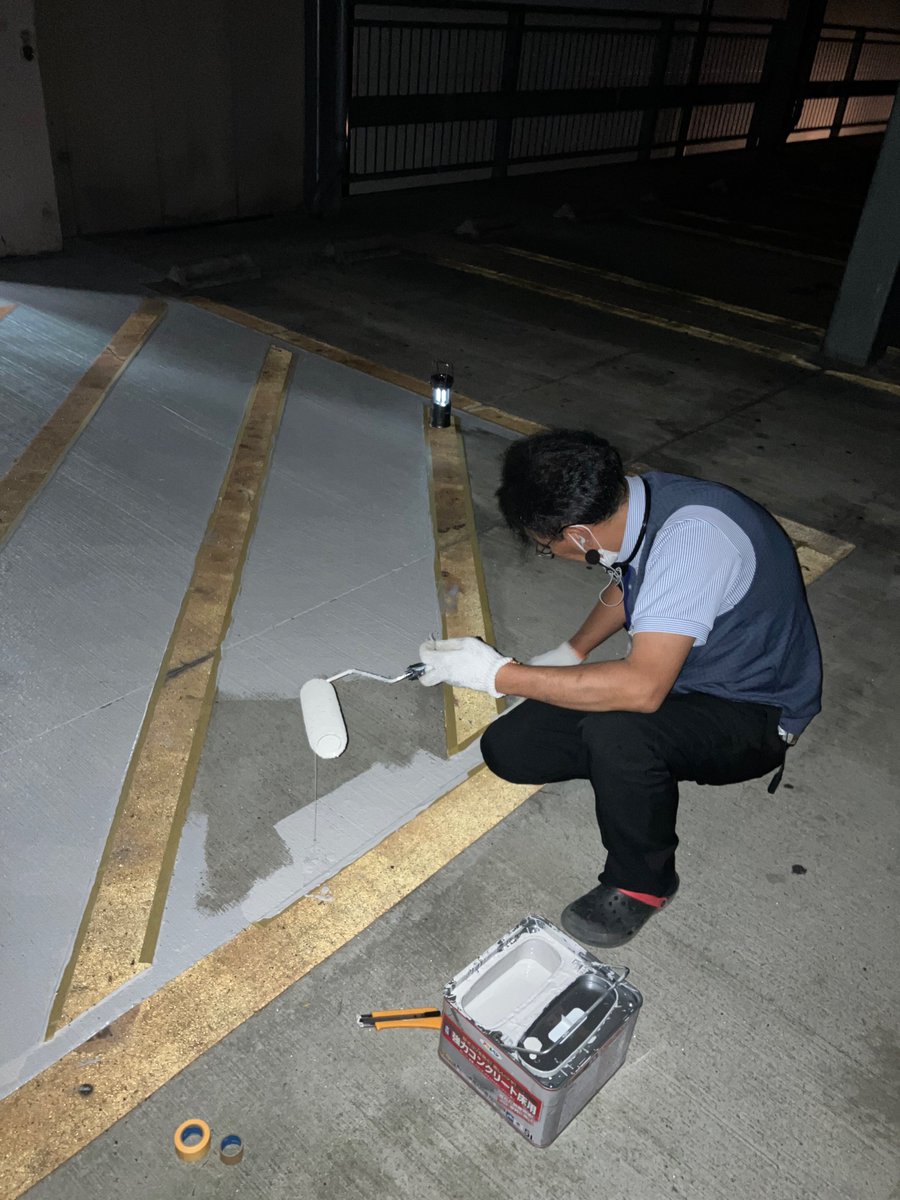 grape_asahi's tweet image. お店の入り口をペンキで塗り塗り🖍️
実はガムの跡がすごくて、、、😢

結構キレイに仕上がりました😁

少しずつですが、店舗周りの美化に努めてまいります‼️
噛み終えたガムはゴミ箱に捨てて欲しいですと切に願います🙇‍♂️
#ペンキ