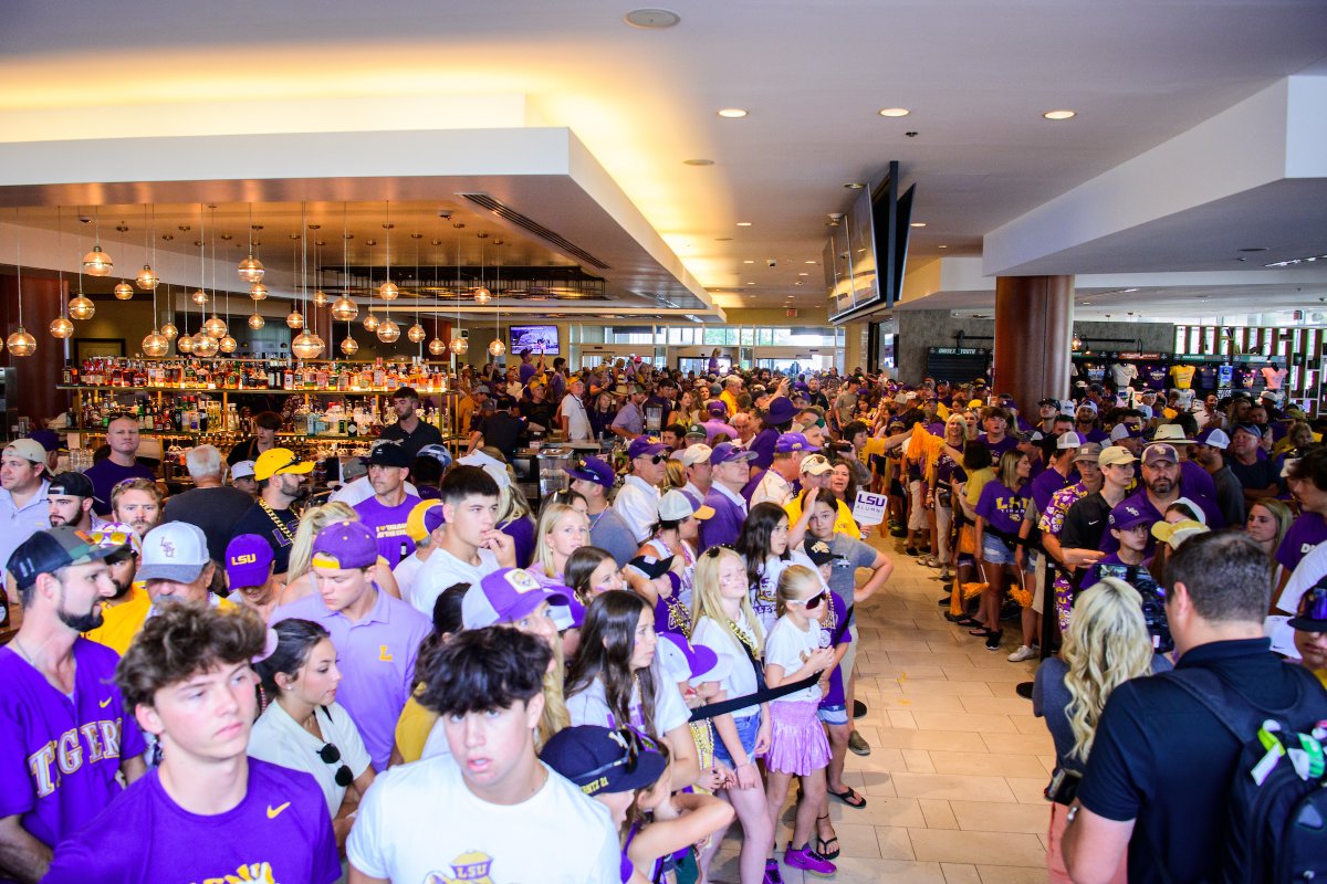 Tiger fans, we'll see you soon.

Send off details:
📍 Hilton Omaha lobby (1001 Cass St.)
⏰ 2:30 p.m. CT