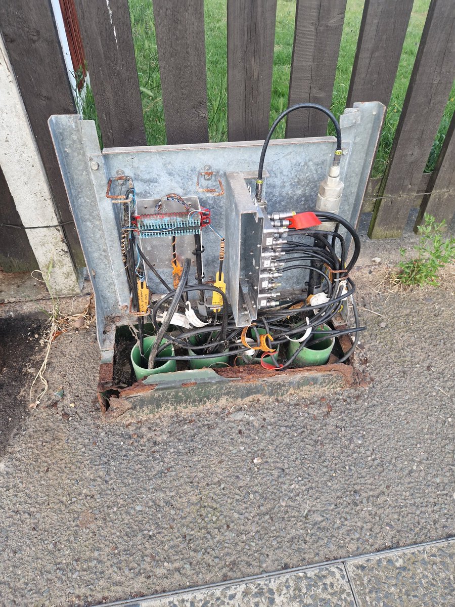 On the way back from Explorers last night i noticed this. <a href="/virginmedia/">Virgin Media ❤️</a> is this something you can fix? It seems to be happening alot locally at the minute!