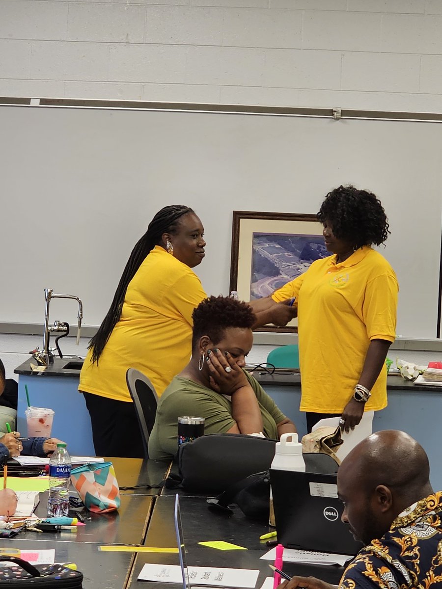 twardsat's tweet photo. #SPLASH23 @durhampublicschools Student Support Services presents the Holistic Student Wellness session and its the place to be this morning...Come see if "Ms. Dickerson" will make a change! @cherice_artis @DPSLearning @DrMattocksPerry @DrJuddManning @NCDPISC @ncmtss @CTruittNCDPI https://t.co/8WiGUUCiqB