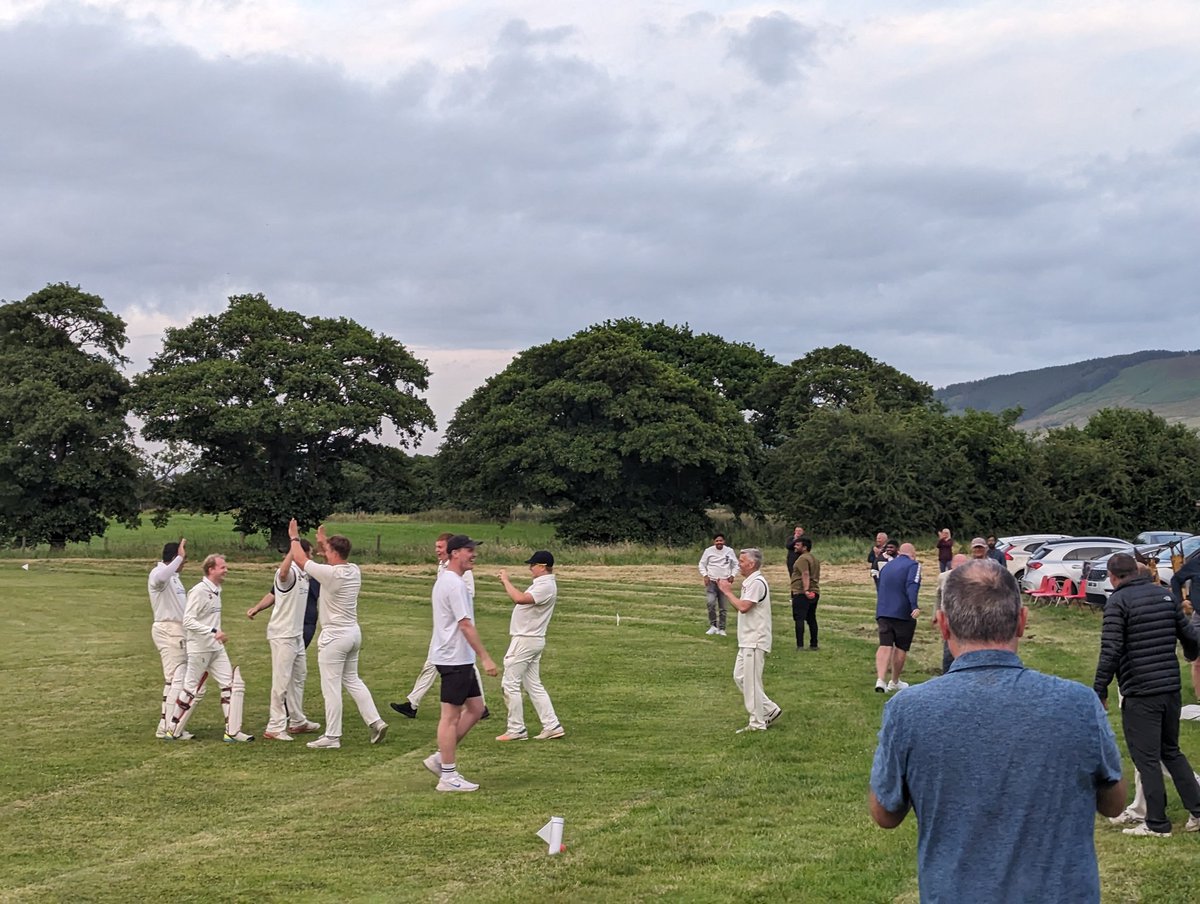 Great last ball win for <a href="/PNE_CC/">Preston North End CC</a> , get the trophy parade to Benners