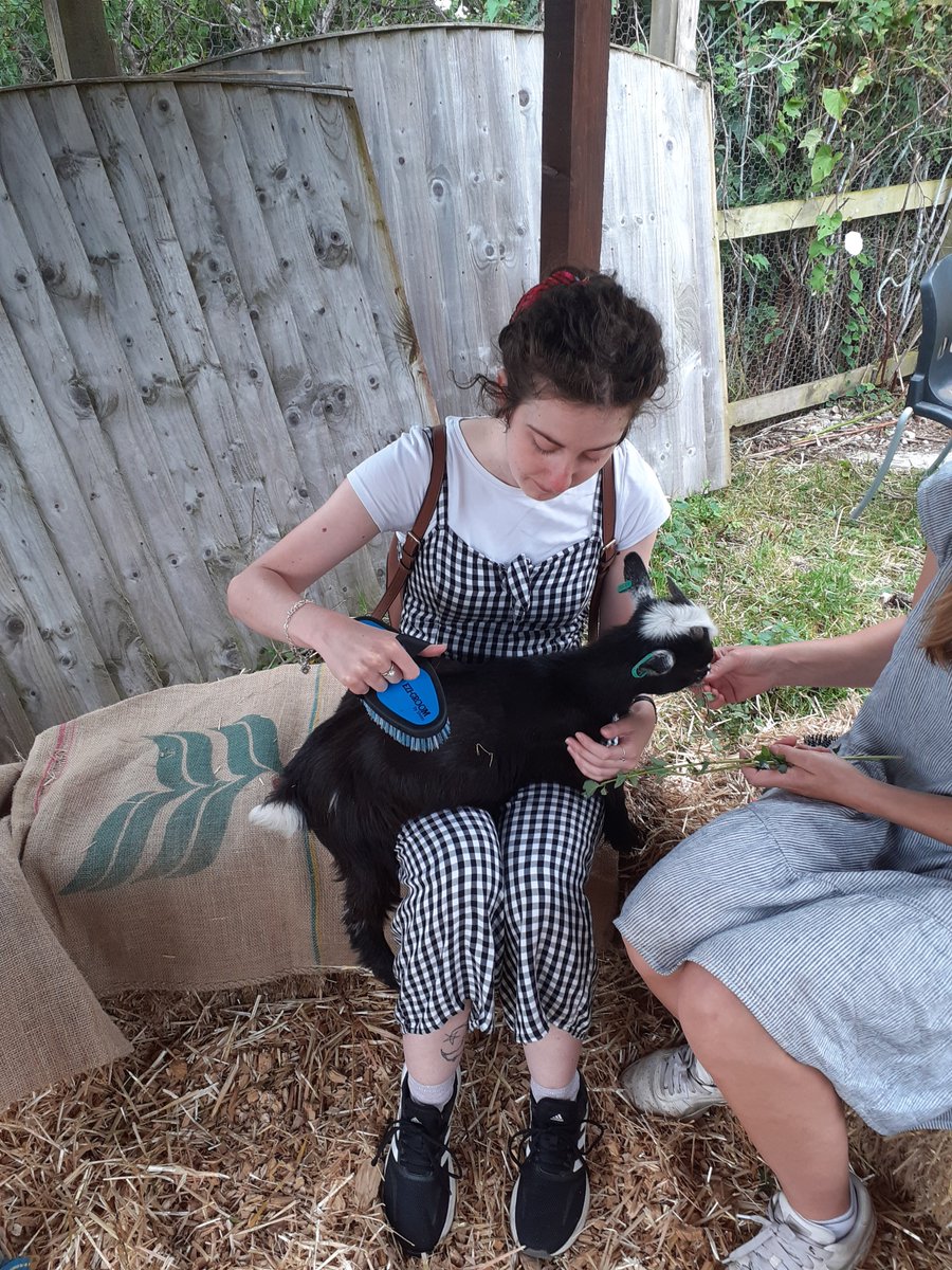 We had an amazing time on Friday at Growe with @Northern_LilyGM and the gorgeous goats. 

We are really excited for the plans coming up too. 
#oldhamhour 
@PennyH2019 @gracehollinrake @ABLHealth #HealthAndWellbeing