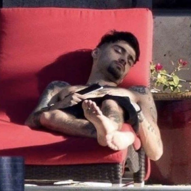 niallslover127's tweet photo. Zayn, after he deleted everything from his Instagram https://t.co/dxhp9kFISL