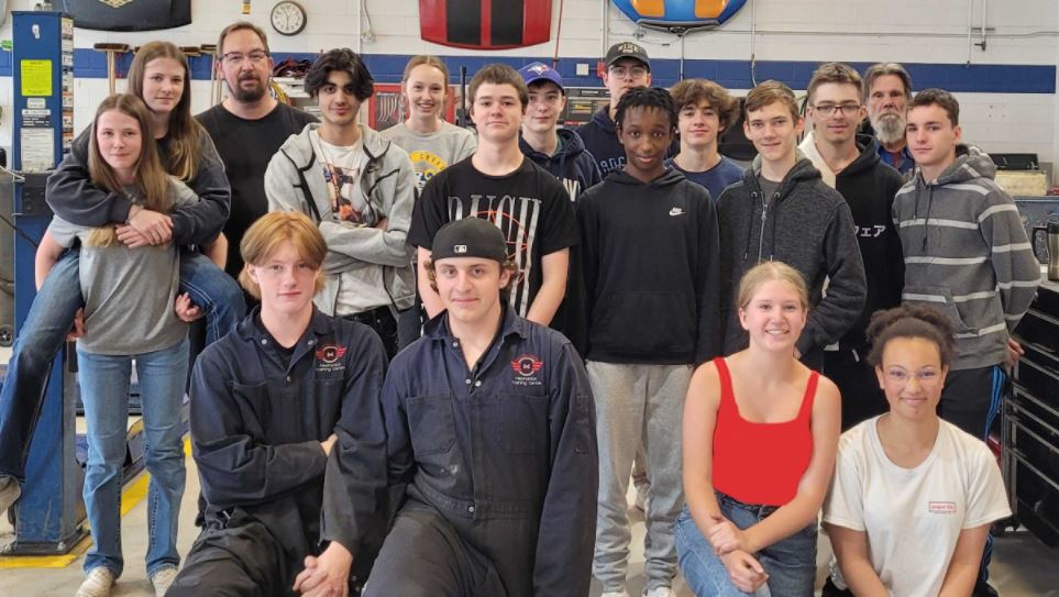 rvsmechtrain's tweet photo. It's a wrap! 
Another great year of Mechanics is behind us. Sad to see our Advanced students leave us, but excited as they enter this next chapter.  Wishing all our students a safe, happy and healthy summer!  Hope to see many of you next term. https://t.co/q6VLY6by9w