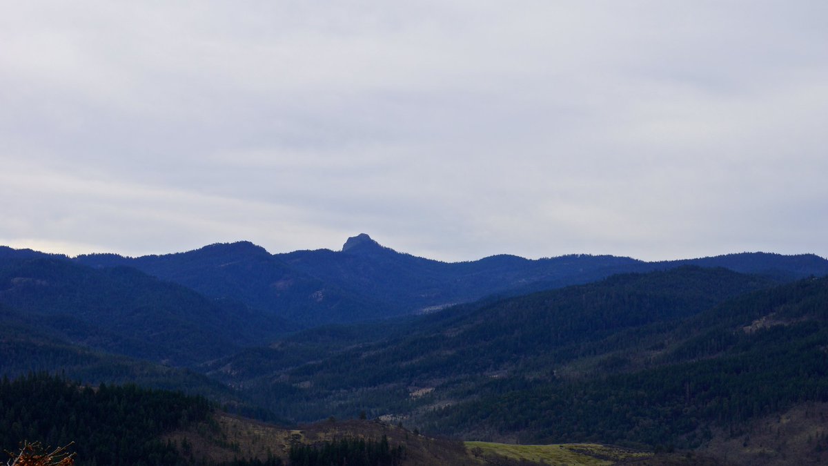VisitUSAParks's tweet photo. Check out the enchanting Cascade-Siskiyou National Monument! Marvel at towering peaks, pristine rivers, and dense forests at the junction of the Cascade, Siskiyou, and Klamath mountain ranges, spanning California and Oregon. https://t.co/p6hc9v8crO