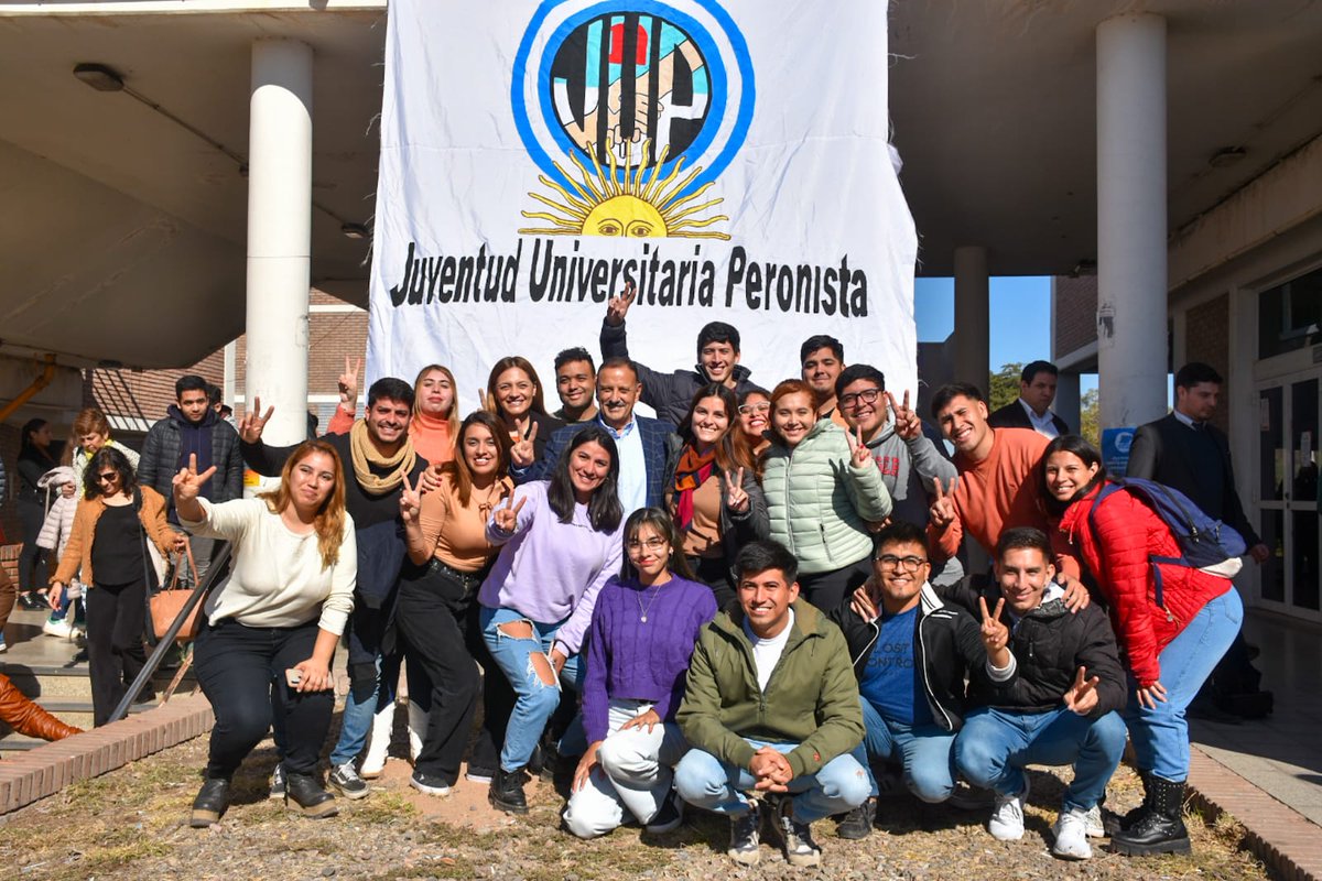 riojavip_'s tweet photo. #TWITTERFIRE 🔥🔥🔥

LA @JUP_LaRioja ACOMPAÑO AL GOBERNADOR @QuintelaRicardo EN SU VISITA A LA @unlaroficial. https://t.co/dWgGUVFFte