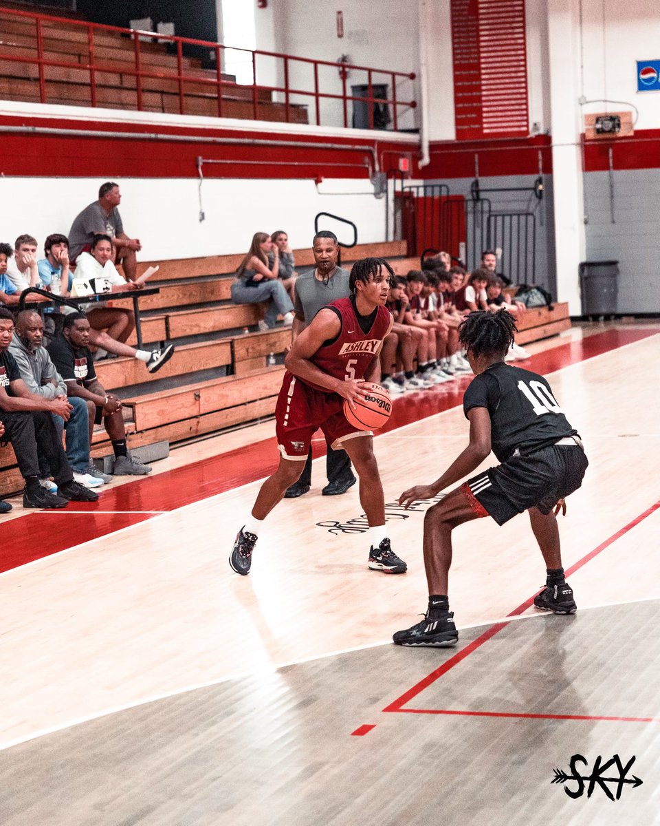 CoenLocklear5's tweet image. Averaged 19.3 ppg in 9 games across 4 days at ECI Team Camp @eciteamcamp and made it to the JOSC championship. College Coaches, you can find game film at eciteamcamp.com, or highlights at youtu.be/SKLIfJsTqsY @TweetsbyCoachP @Flight22bball @MarkAdamsBball_ @CHC3