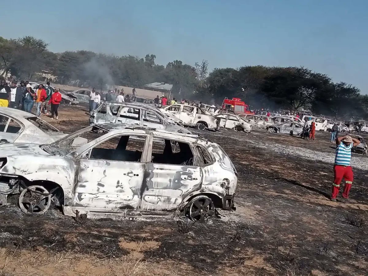 Veetra__'s tweet photo. Final Day of the 2023 Toyota Desert Race ends in Distress as Fire Engulfs 49 Cars https://t.co/1hX98wx3mA