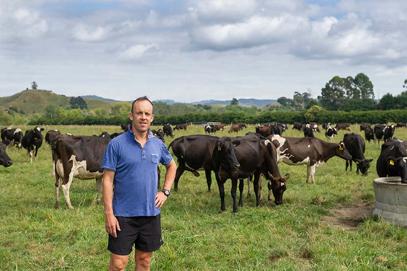 Dairy NZ Climate Change Ambassador Fraser McGougan was providing practical solutions on @SENZ_Radio this morning for farmers looking to get ahead of the curve 🌱 Listen here: podtrac.com/pts/redirect.m…